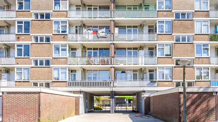 Van Hemertblok in de Rousseaubuurt